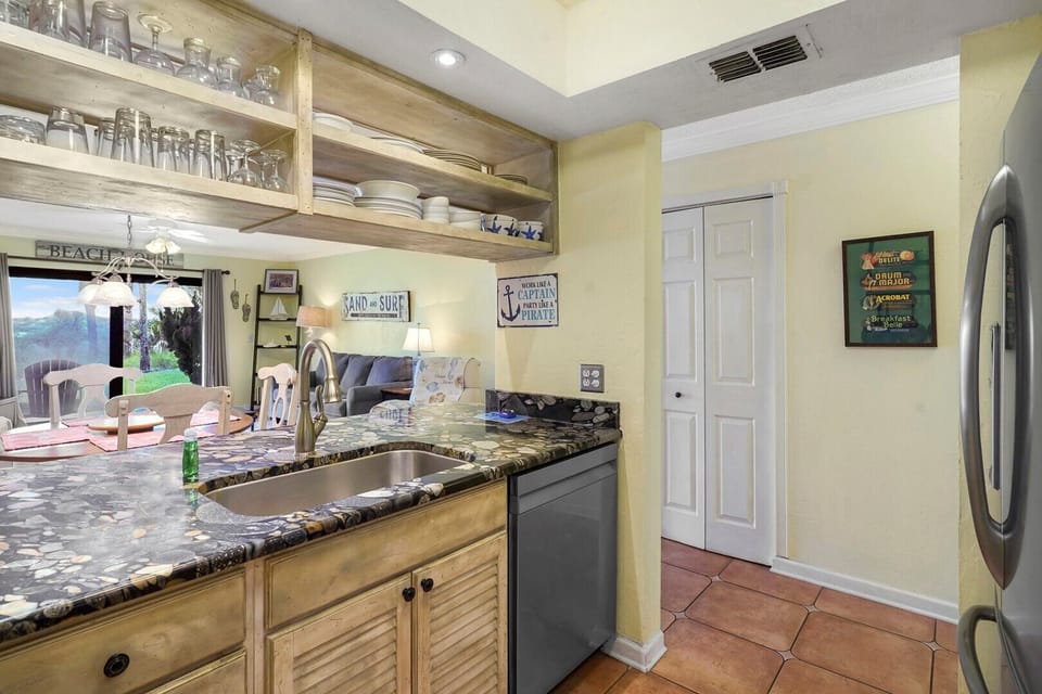 Updated full kitchen