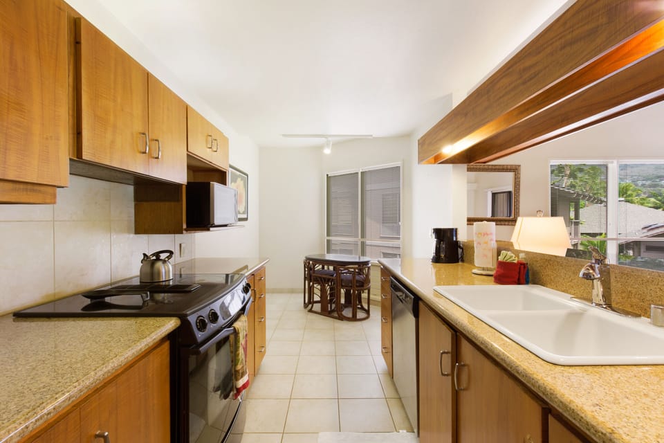 Large Kitchen w Granite Countertops and Koa Wood Cabinets