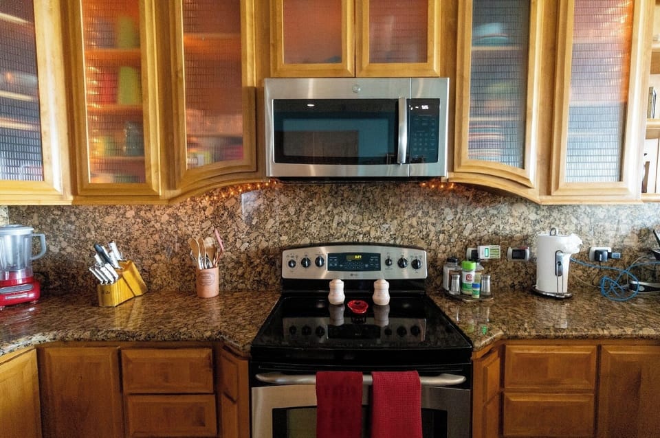 Kitchen is fully equiped with everything you need for food preparation
