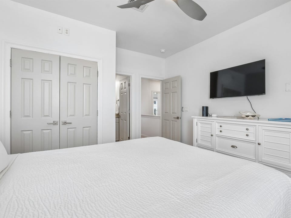 Fourth Bedroom - Smart TV + En Suite Bathroom - Second Floor