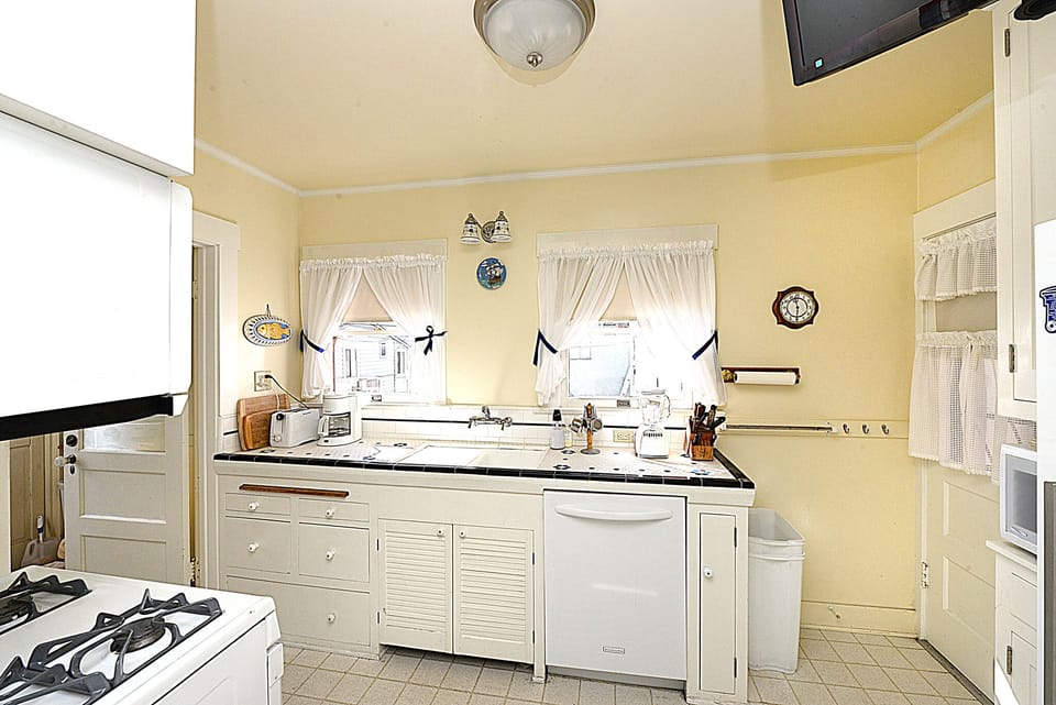 316CA Upper - Kitchen