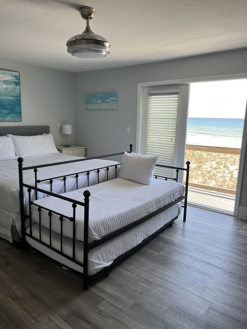 Master bedroom ocean view, king size, 2 twins