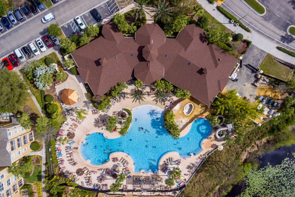 Windsor Hills amenities: Clubhouse. Pool. Waterslides!