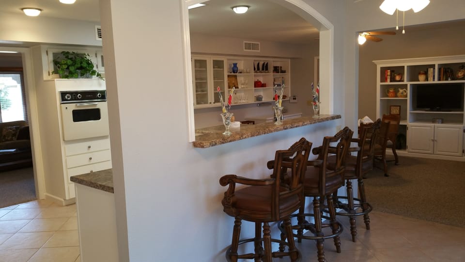 Breakfast bar