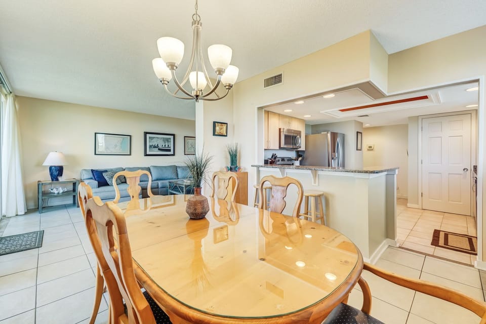 Dining space with view to kitchen