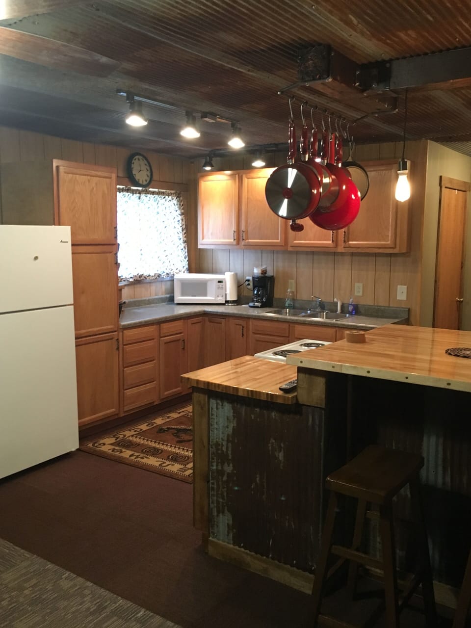 Bunkhouse Kitchen & Dining Area