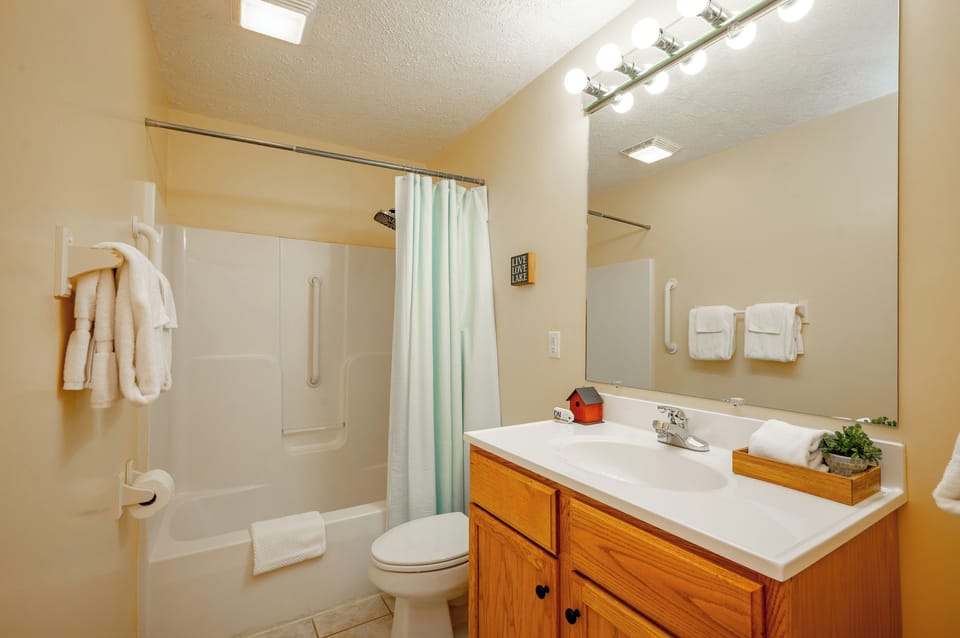 Main Level Shared Bath