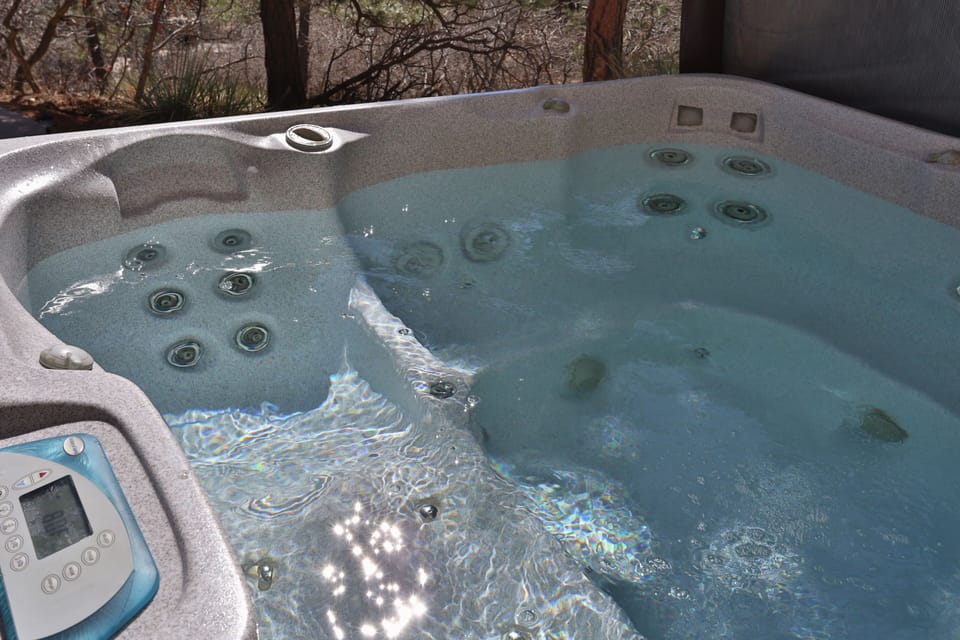 6 person salt water spa