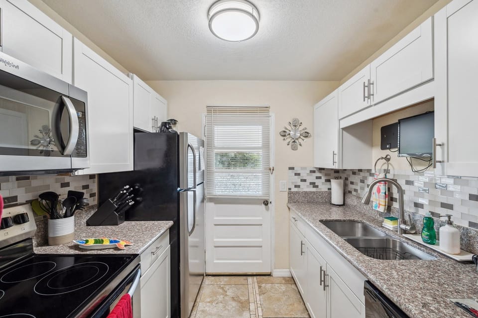 Fully equipped kitchen. 