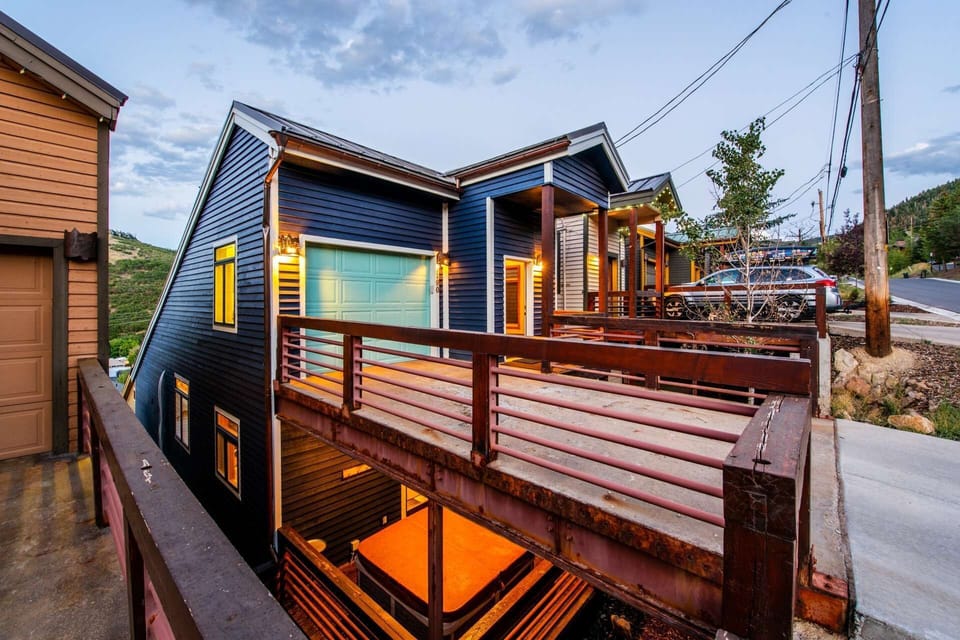 Fully Restored Lowell Ave Home w Private Hot Tub!