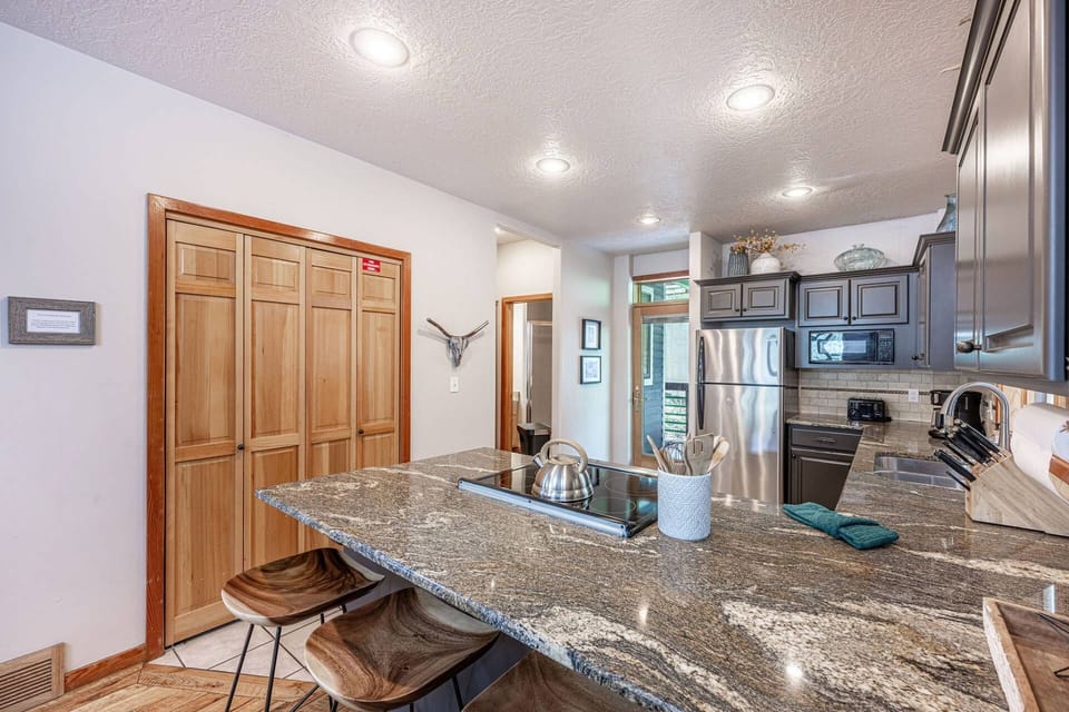 Kitchen island and workspace for group cooking
