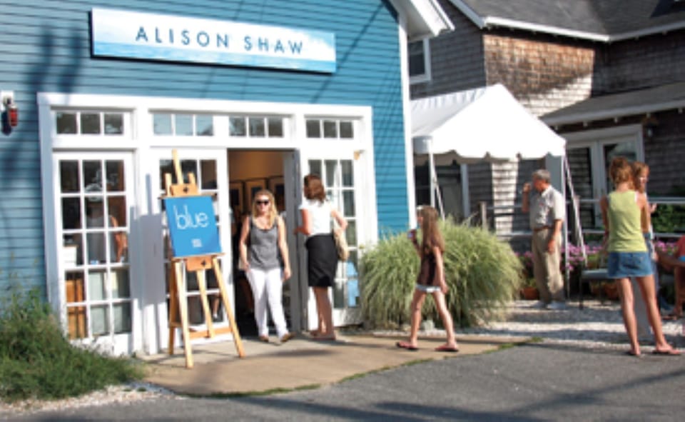 Arts District and convenience store, a 5 minute walk from the house