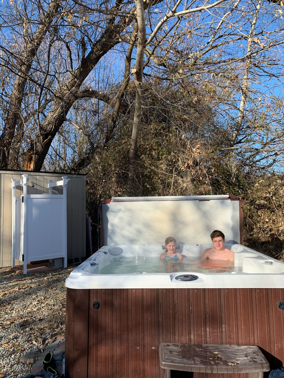Outdoor spa tub