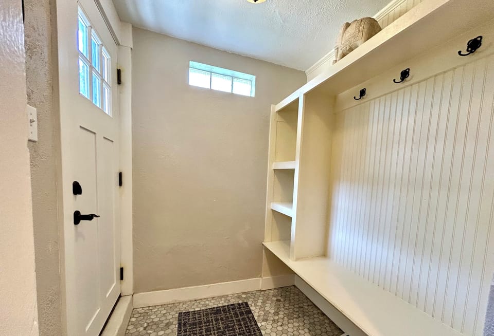 Back entrance with hooks and shelves