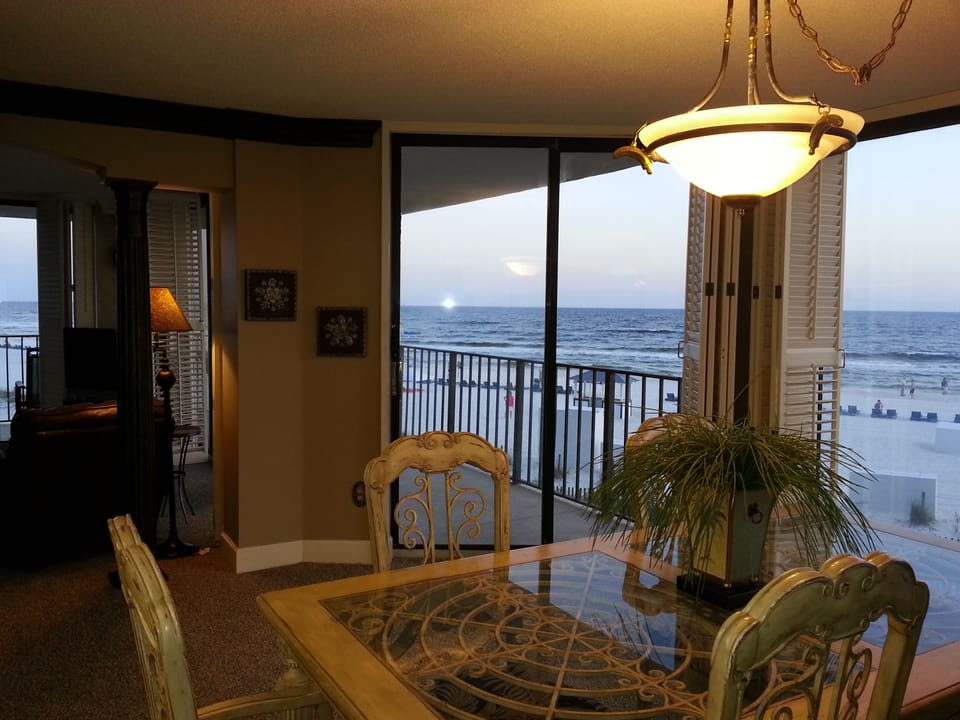 Dining by the Gulf of Mexico! Spectacular! Table seats 8 and counter seats 2.