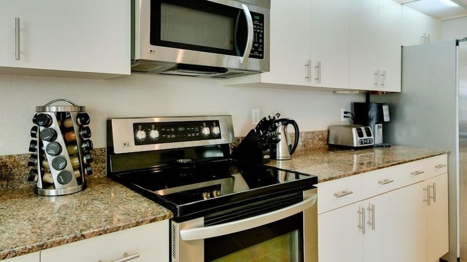 new appliances throughout including laundry