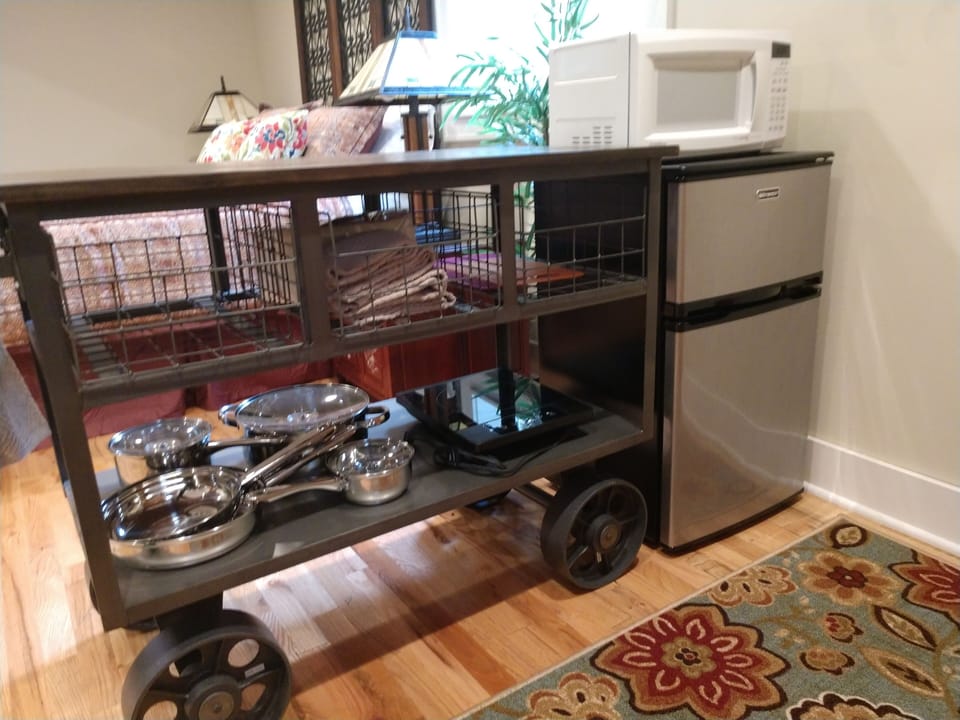 Kitchen essentials: coffeemaker, toaster, microwave, fridge/freezer, hot plate