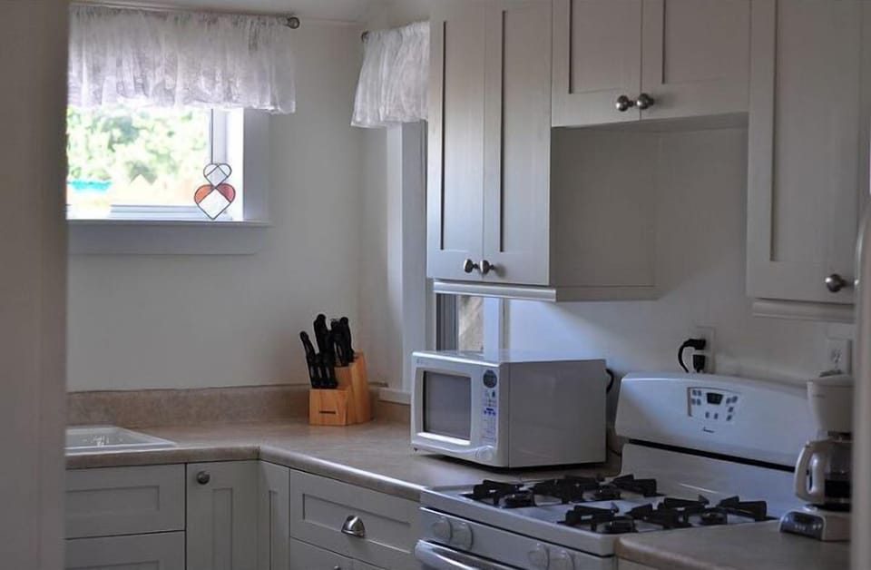 OUR UPDATED BRIGHT  EAT IN KITCHEN