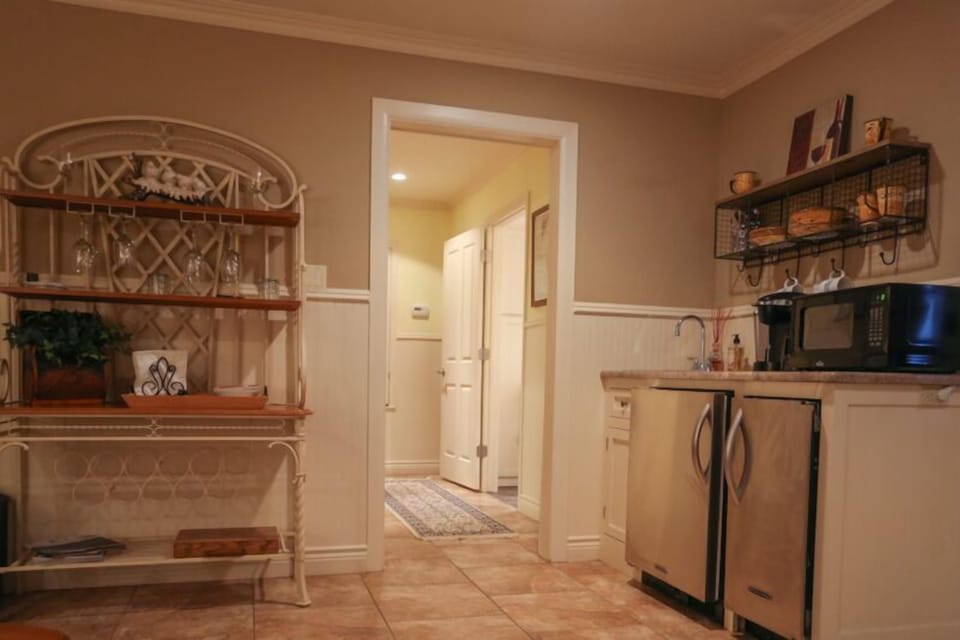 Kelly's Creekside - Erin's Escape