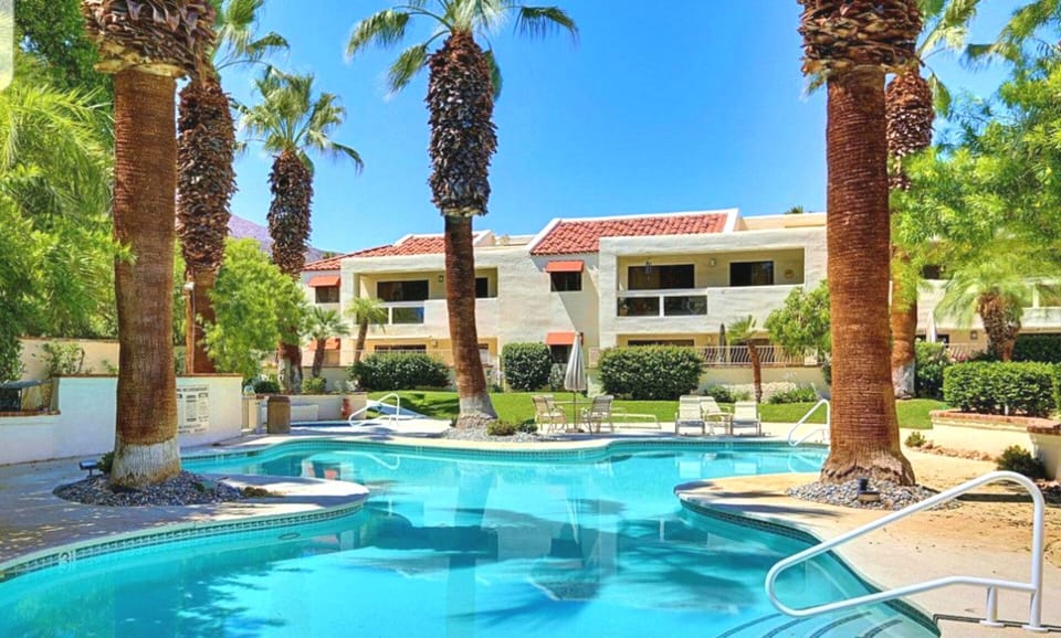 Relax and unwind at the two resort-like swimming pools in the complex!  