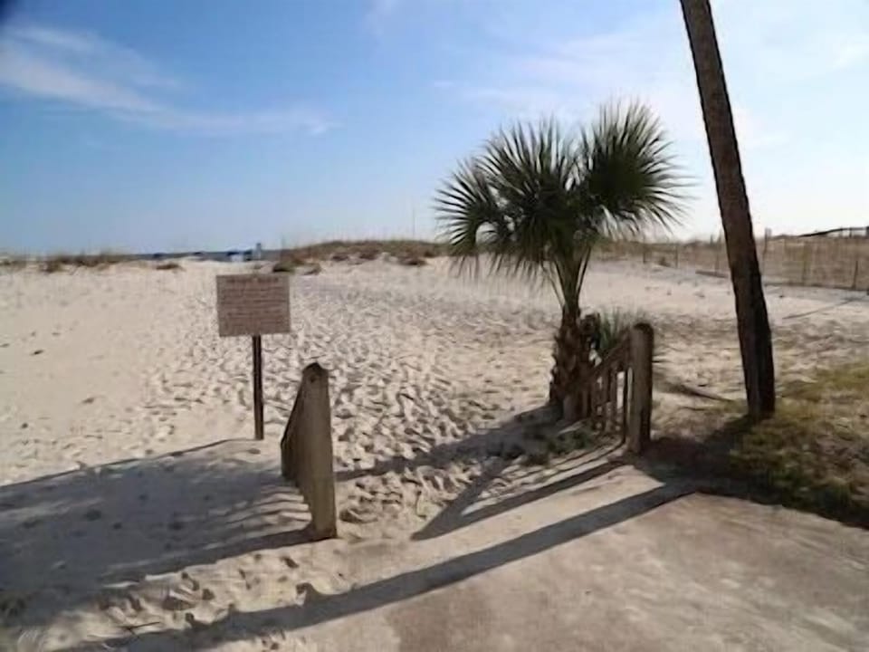 Private access to the beach