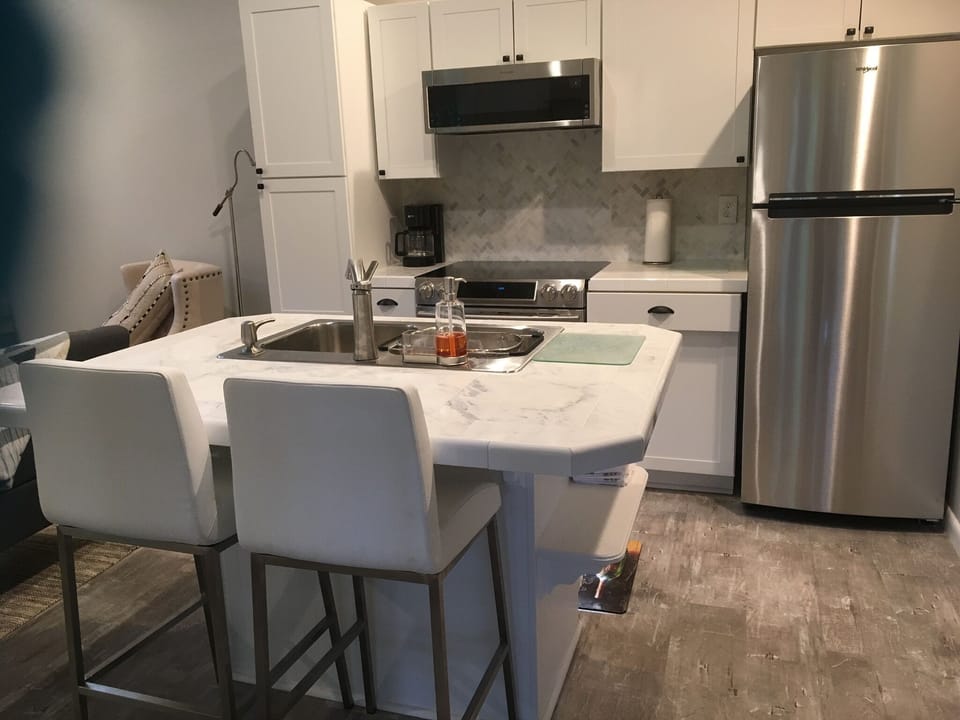 Kitchen with breakfast bar