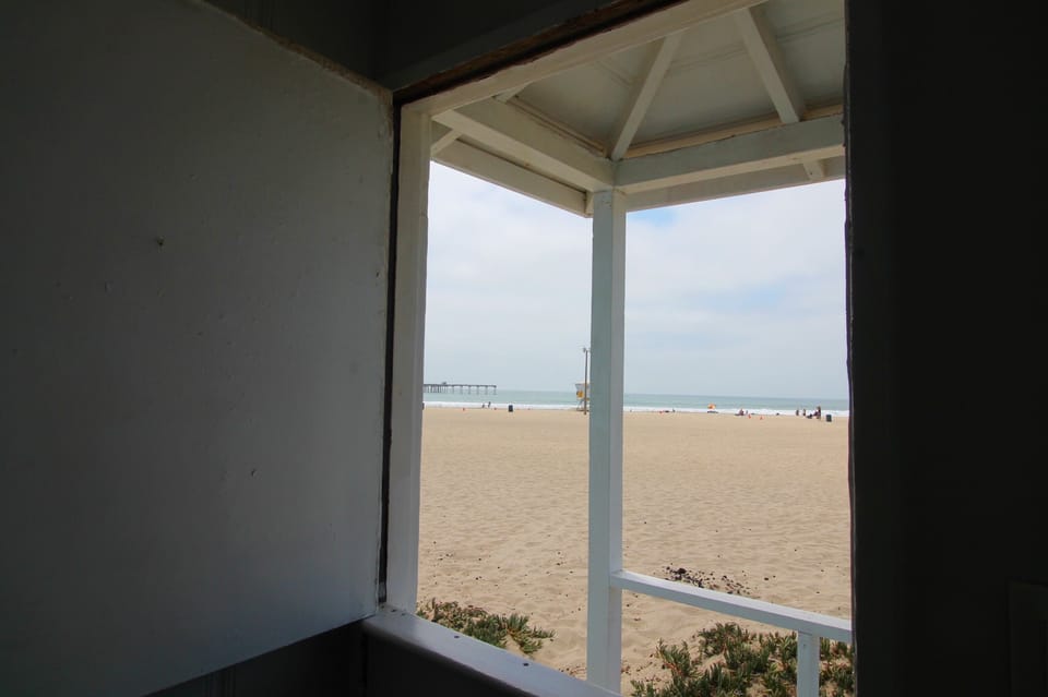 The front door is split so you can leave the top half open for view & breeze.