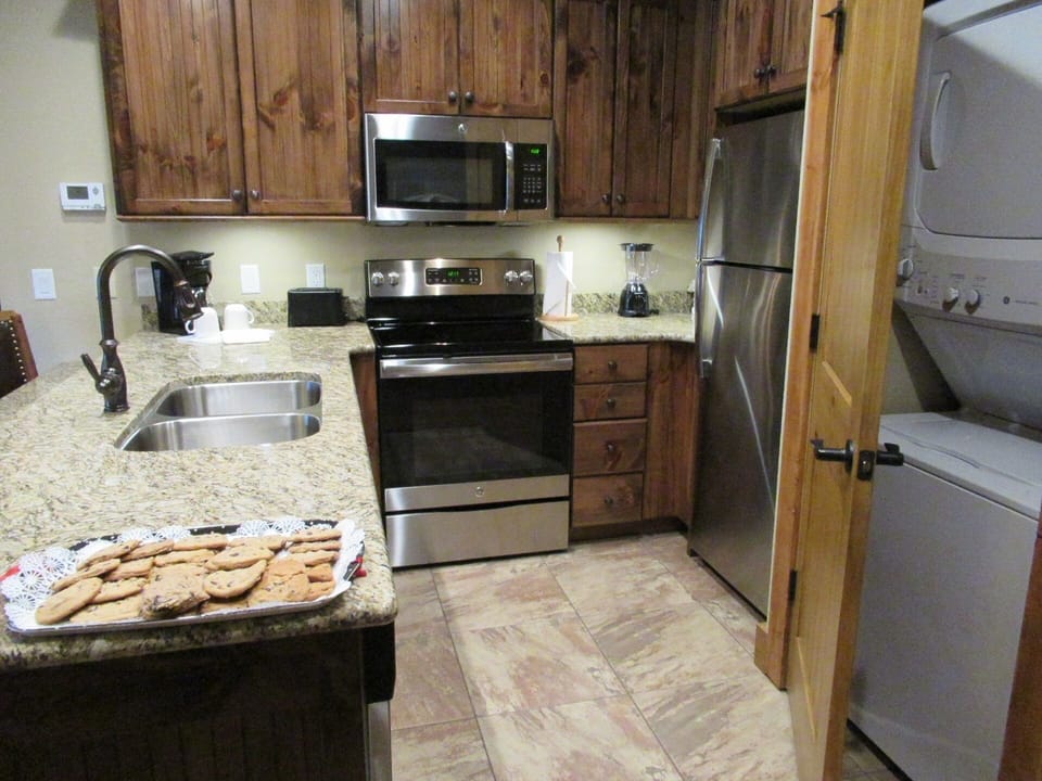 Kitchen with stainless steel appliances, washer/dryer