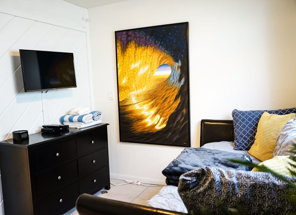 32' 1080P flat-screen with cable and Bluetooth speaker/alarm clock 