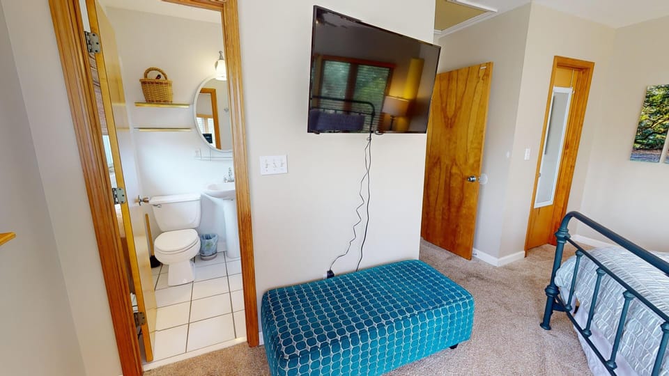 Folly-Treehouse-Bedroom 2