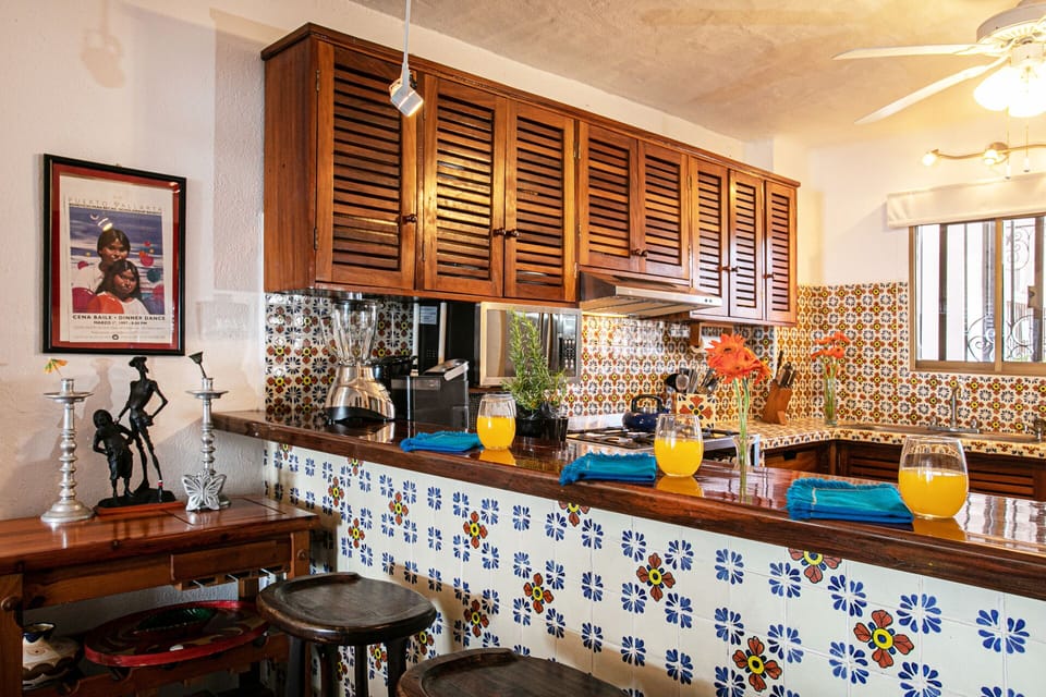DINE IN KITCHEN BAR