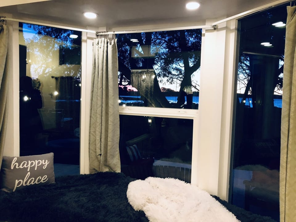 Living room 8.5’ bay window ⚓️ 1 of 2 Panoramic Bay Windows you can sleep in ⛵️
