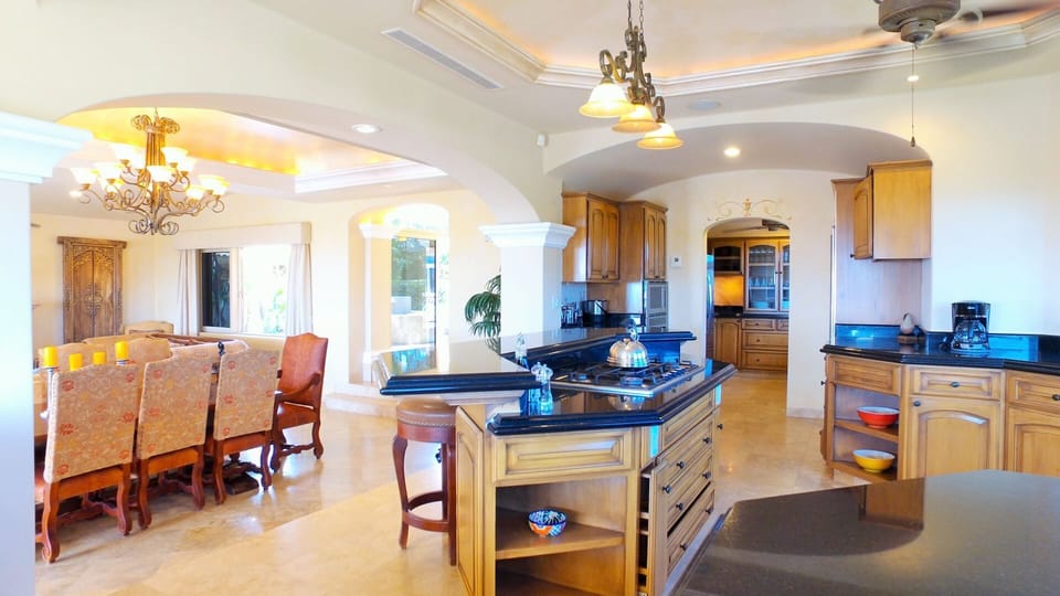 Villa Esquina Kitchen and Dining Room