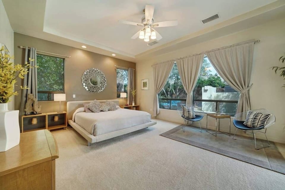 Master Suite | Cal-King Bed w/ Pillow Top Mattress