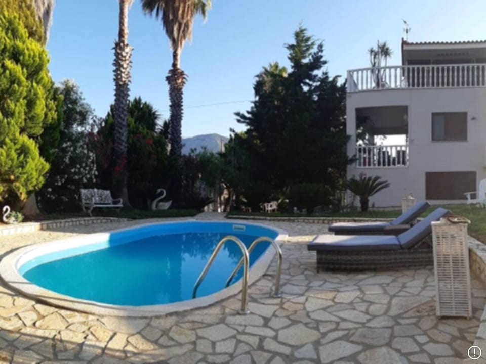 Private pool area