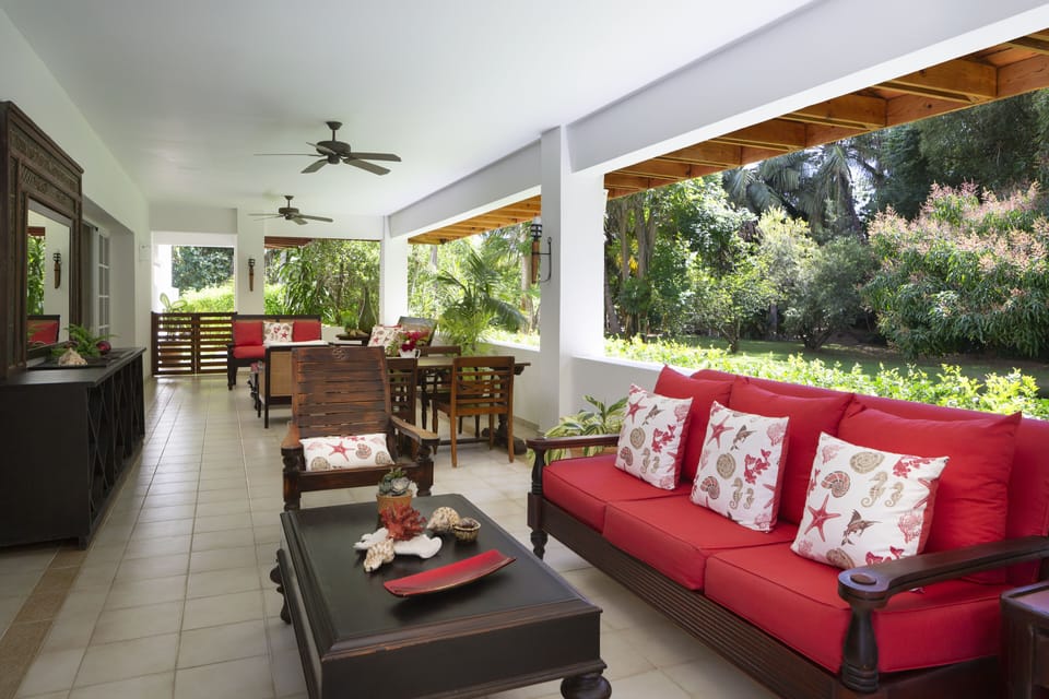 First floor Terrace with breakfast nook for four