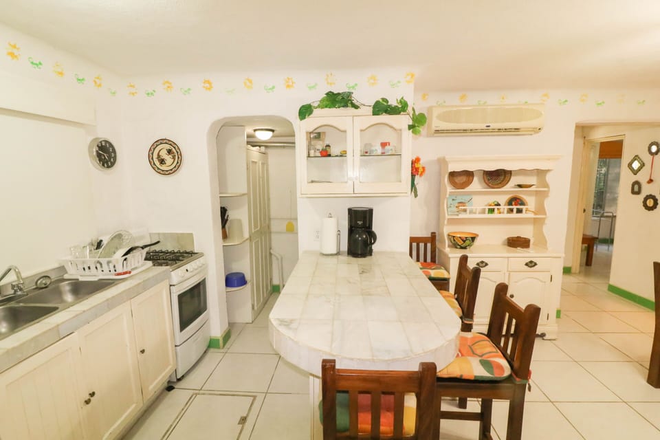 Loma del mar C-12, Dining room. (MyPVRentals) 