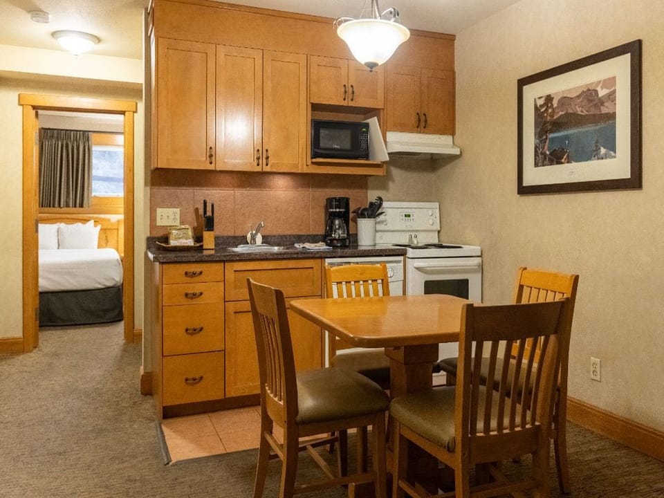 The chef of the group will adore the equipped kitchen with oven, stove, dishwasher, microwave, and fridge.
