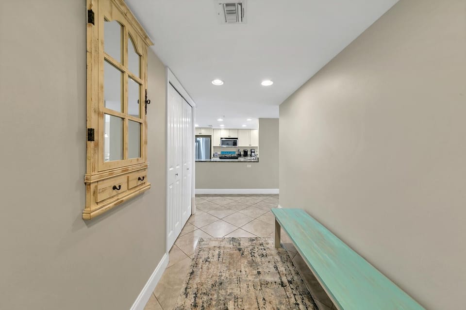 Entryway - Welcome!! 