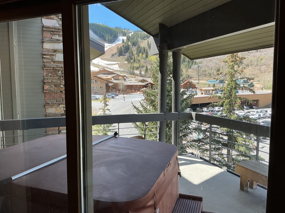 Spring views showing hot tub right outside on private deck