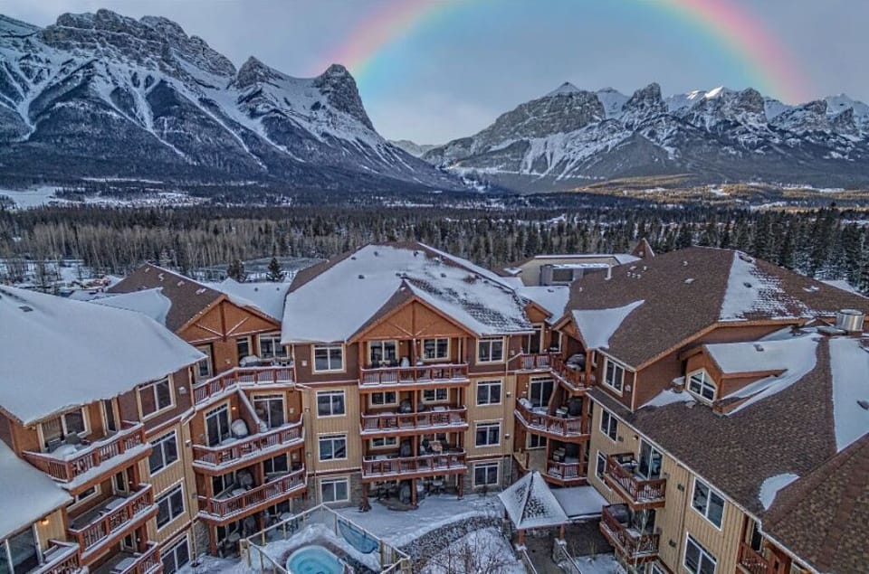 A winter wonderland escape awaits, with warm hospitality and panoramic views of Canmore’s majestic mountain landscape.