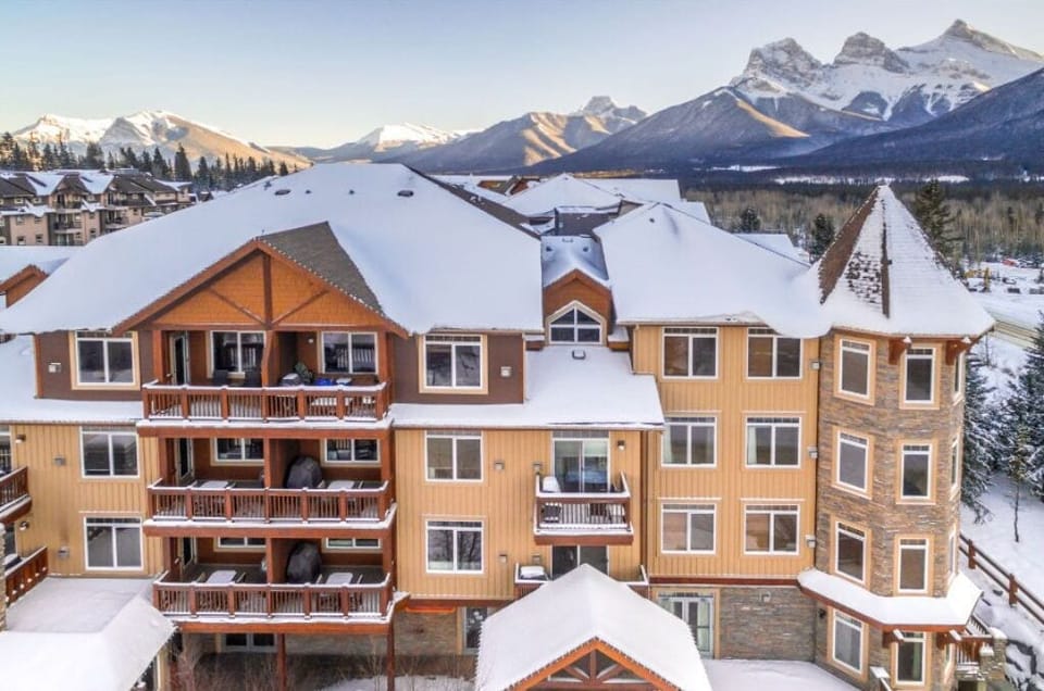 Wake up to unparalleled beauty and crisp mountain air, all from the comfort of this luxurious alpine retreat.