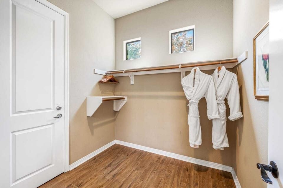 En Suite / Master Suite walk in closet
