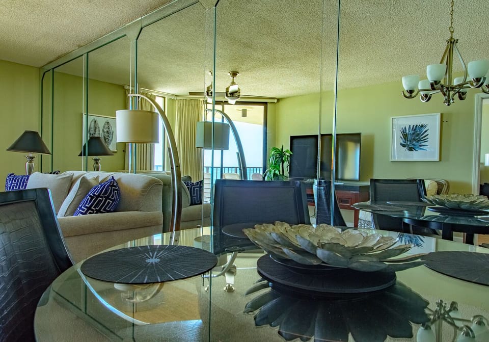 mirrored wall reflects the sea!
