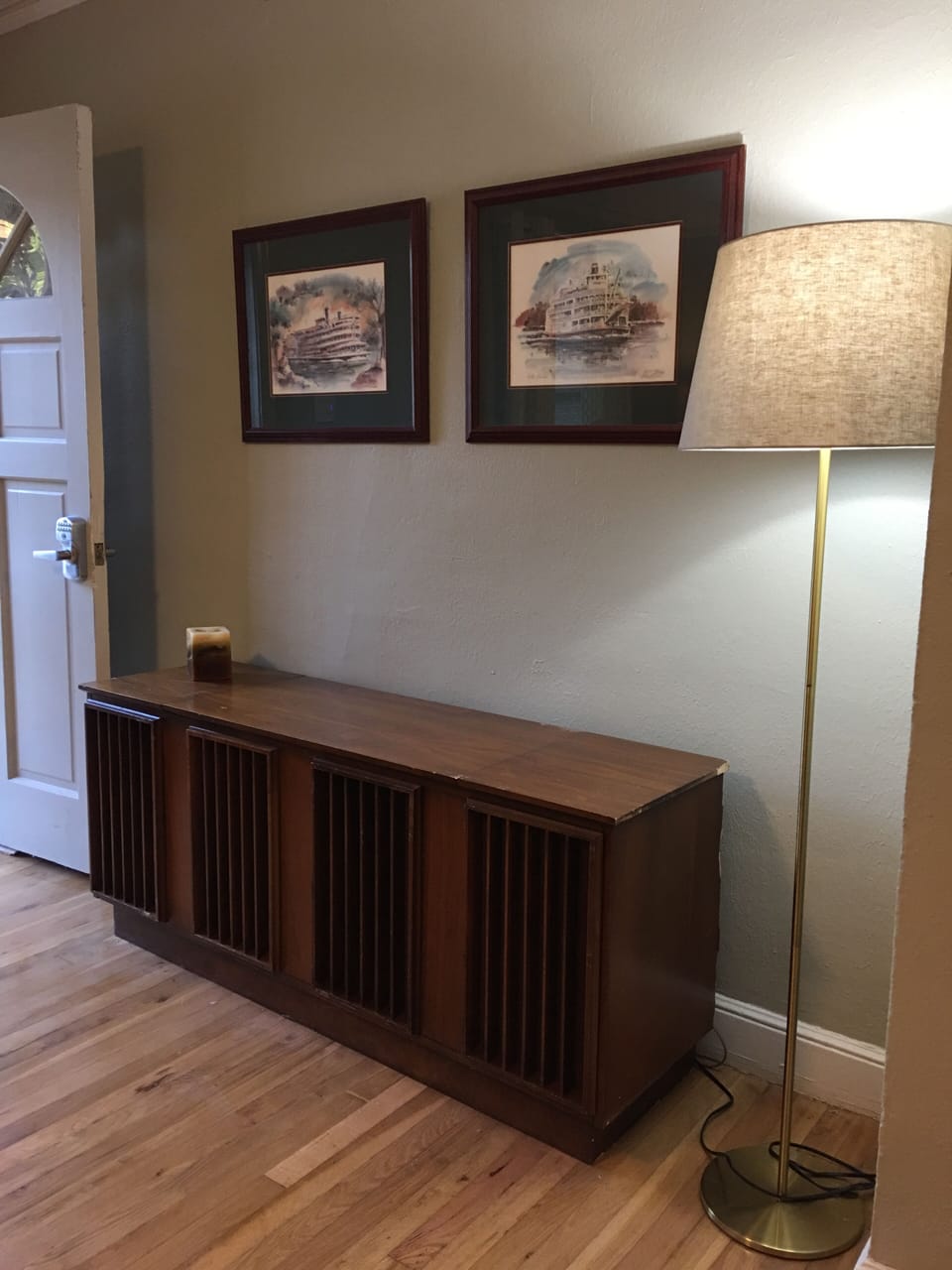 Fun stereo with connections for a mic and guitar 