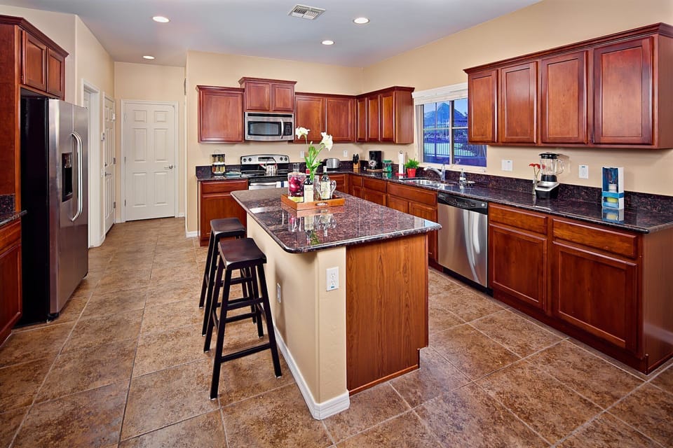 Upgraded full kitchen with everything you need!