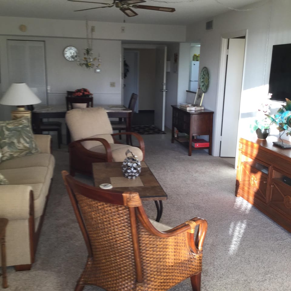 BREATHTAKING 2 bedroom condo, amazing views, close to SEISTA KEY BEACH