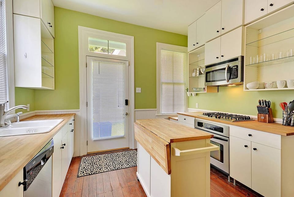 Kitchen (Fully Equipped)