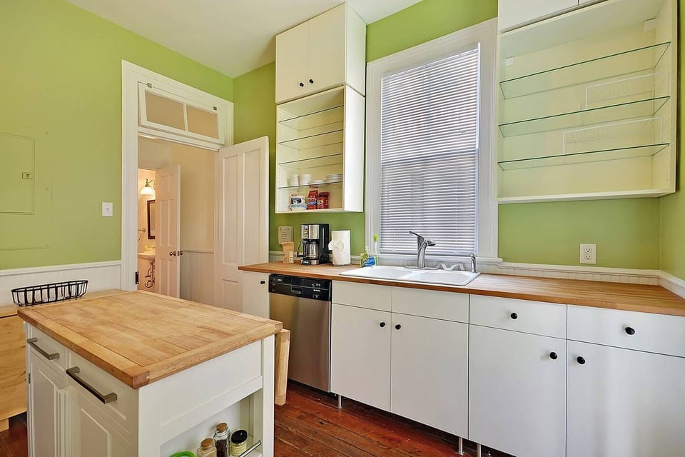 Kitchen (Fully Equipped)