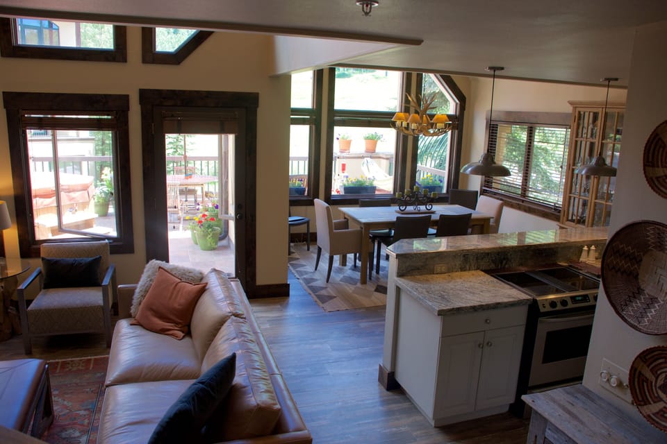 Soaring windows look out to the large terrace and ski slopes